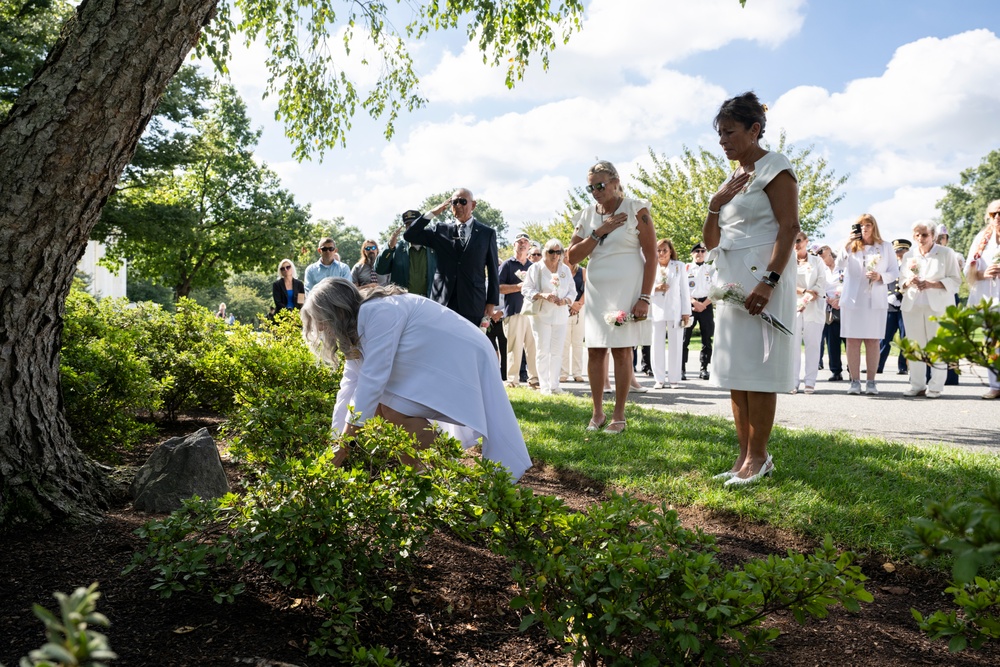 The Annual Gold Star Mother’s Day Commemoration is Held at Arlington National Cemetery