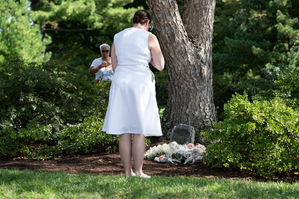 The Annual Gold Star Mother’s Day Commemoration is Held at Arlington National Cemetery