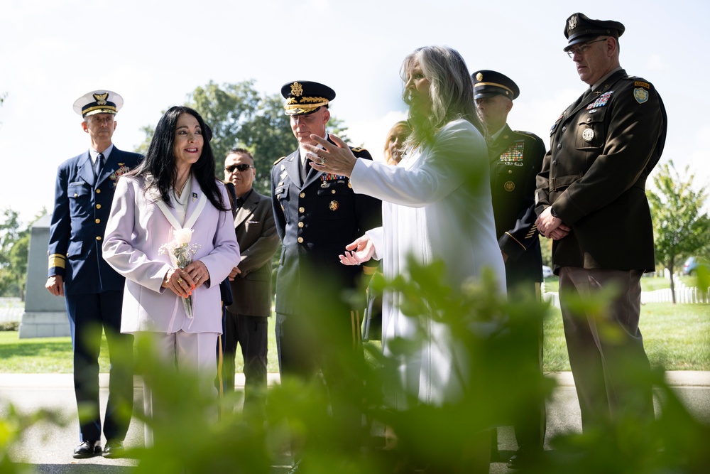 The Annual Gold Star Mother’s Day Commemoration is Held at Arlington National Cemetery