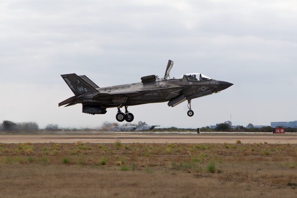 America’s Air Show 2025 Day 3: F-35B Lightning II Demo America’s Air Show 2025 Day 3: F-35B Lightning II Demo
