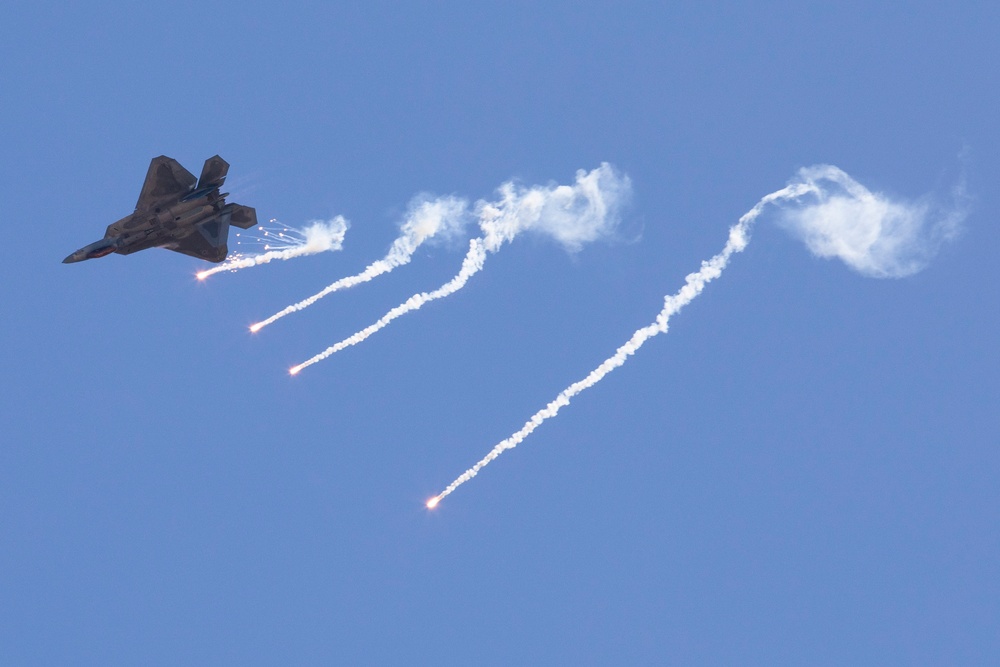 America’s Air Show 2025 Day 3: F-22 Raptor Flight Demo America’s Air Show 2025 Day 3: F-22 Raptor Flight Demo