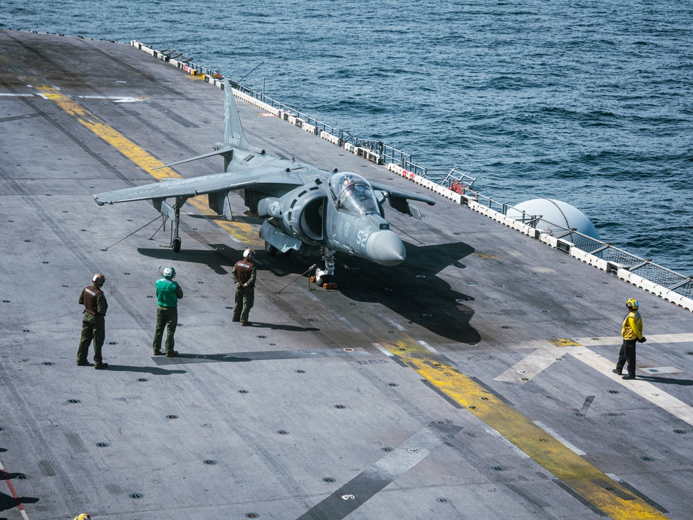 22nd MEU(SOC) | Harrier Flight Deck Maintenance on USS Iwo Jima
