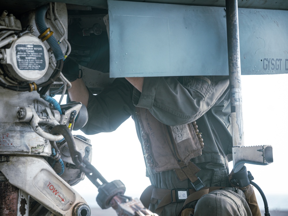 22nd MEU(SOC) | Harrier Flight Deck Maintenance on USS Iwo Jima