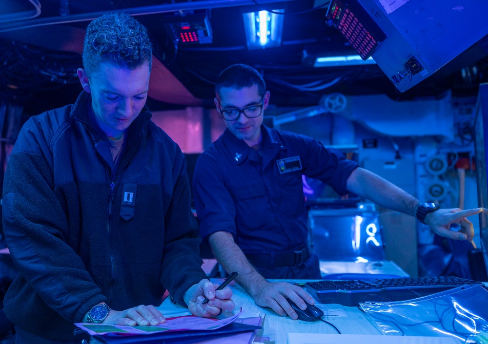 Combat Information Center Exercise aboard USS Dewey (DDG 105)