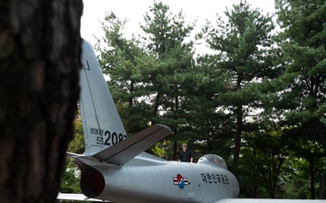 USFK Trip Gives U.S. Soldiers Taste of Past, Present and Future