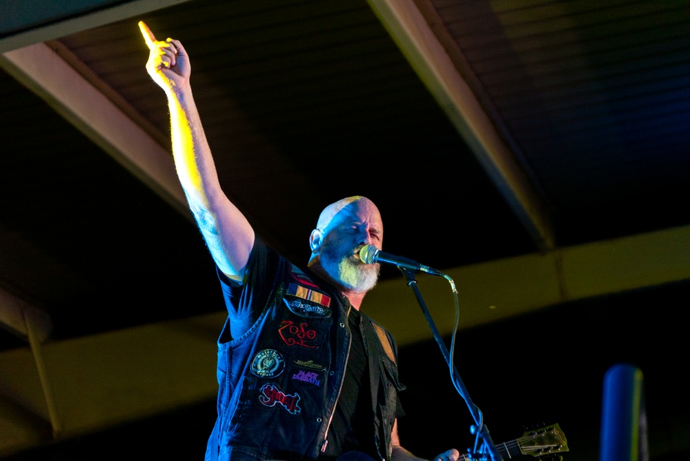 American Hitmen Band visits the 386th AEW