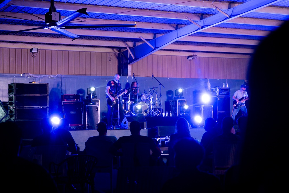 American Hitmen Band visits the 386th AEW
