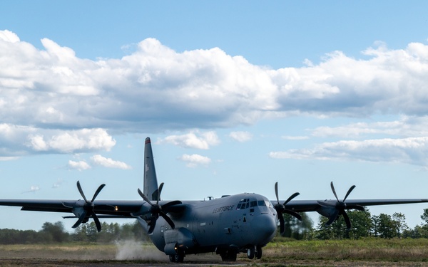 36 AS conducts HIRAIN with US Marines, enables bilateral operations