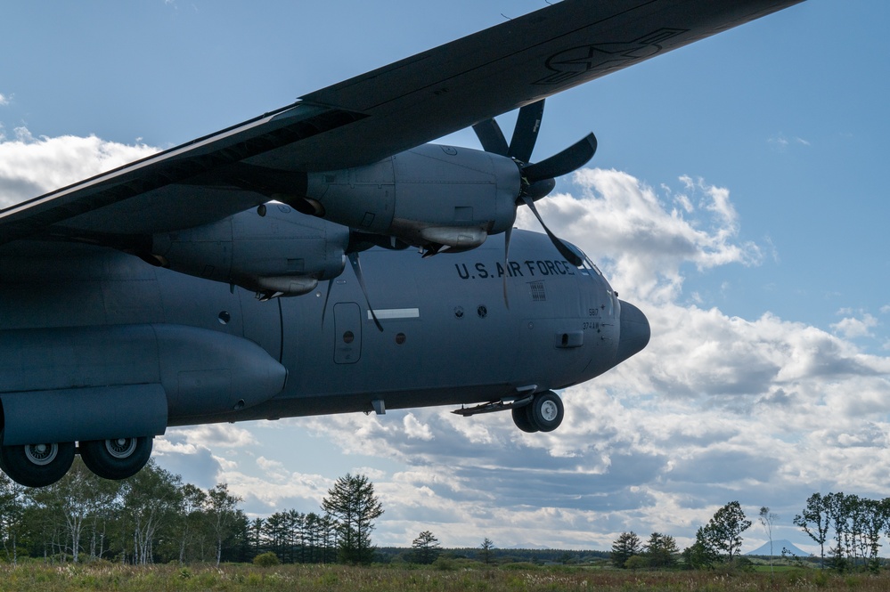 36 AS conducts HIRAIN with US Marines, enables bilateral operations