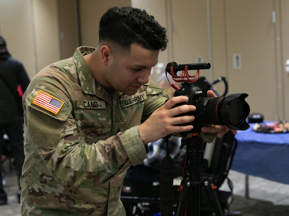 Airmen play games Veterans at the Armed Forces Retirement Home
