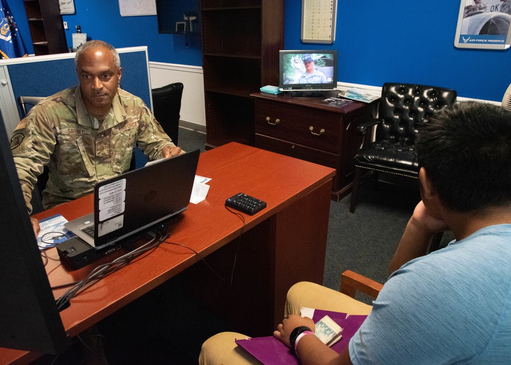 Air Force Reserve recruiting recruiters