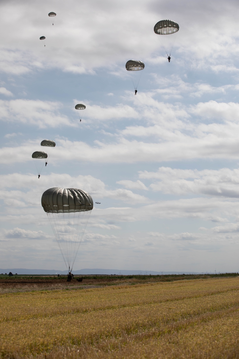 SOCEUR and Allies sharpen readiness with airborne training