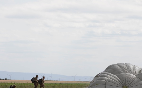 SOCEUR and Allies sharpen readiness with airborne training