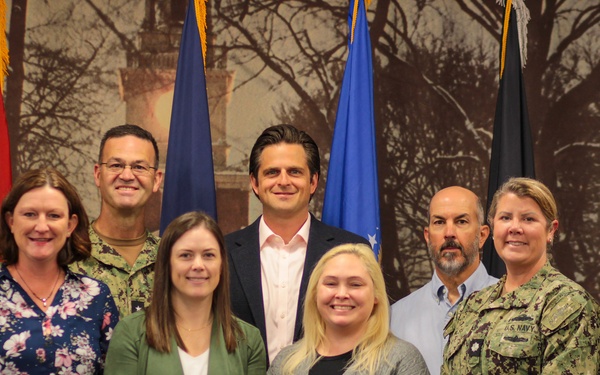 NAVSUP WSS recognizes employee for landmark $602.9M contract