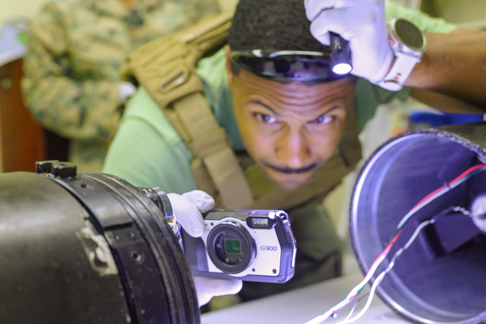 RD25 | U.S. Marines conduct sensitive site exploitation on an unmanned underwater vehicle