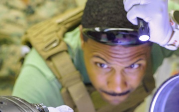 RD25 | U.S. Marines conduct sensitive site exploitation on an unmanned underwater vehicle