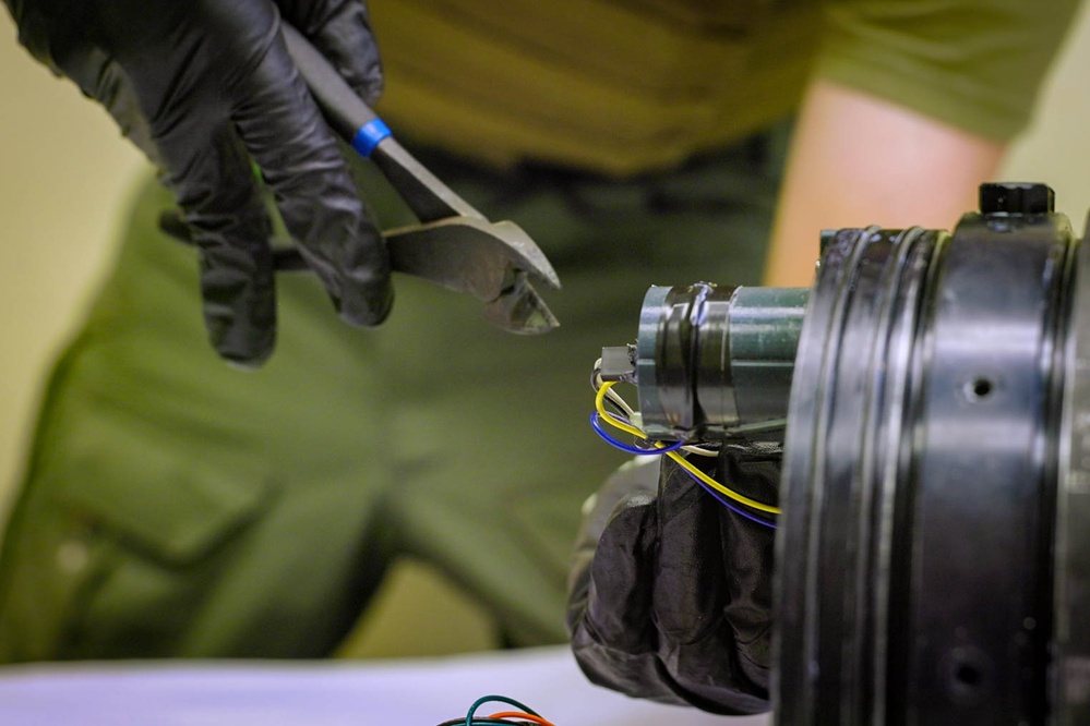 RD25 | U.S. Marines conduct sensitive site exploitation on an unmanned underwater vehicle
