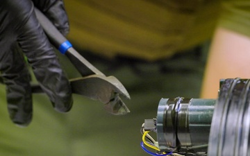 RD25 | U.S. Marines conduct sensitive site exploitation on an unmanned underwater vehicle