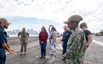 Navy Talent Acquisition Group Northern Plains tours USS Carl Vinson (CVN 70)