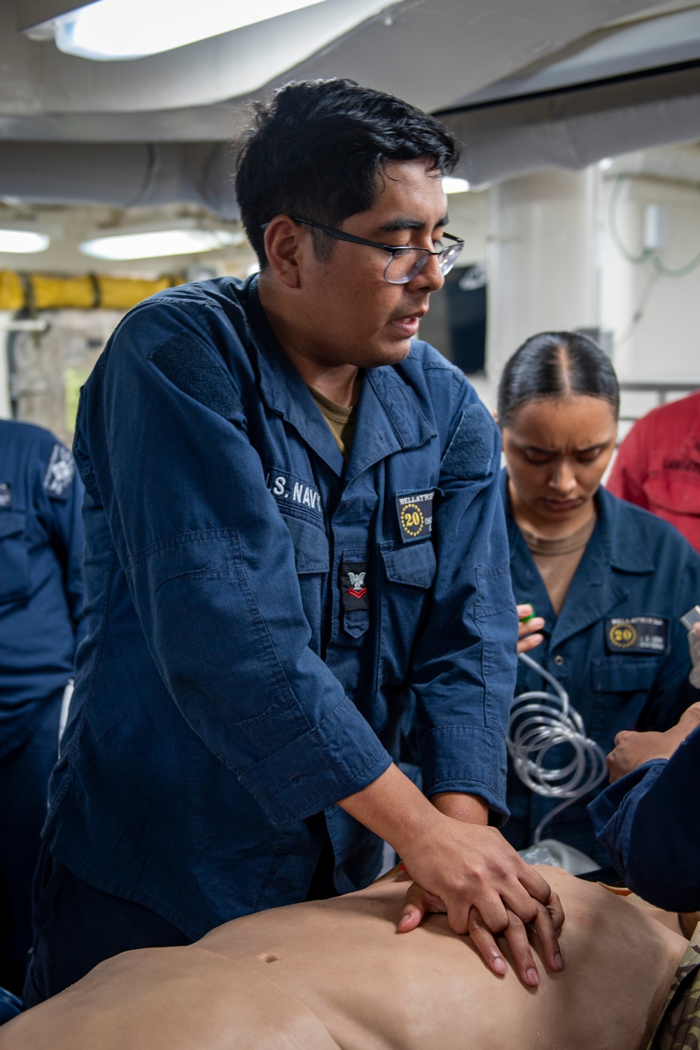 USS Higbee Sailors Conduct Stretcher Bearer Training