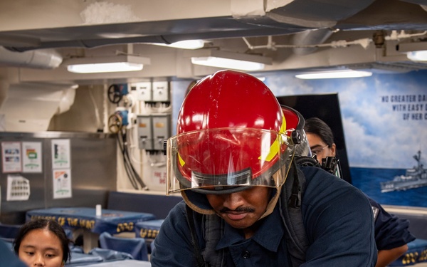 USS Higbee Sailors Conduct Stretcher Bearer Training