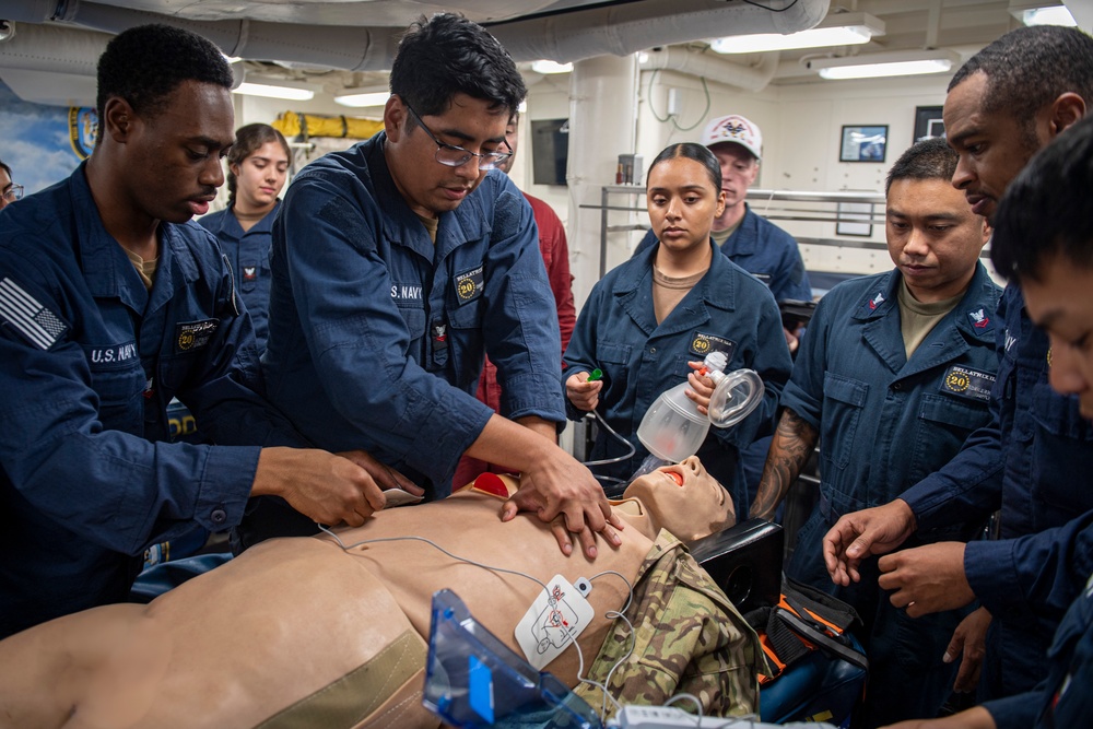 USS Higbee Sailors Conduct Stretcher Bearer Training
