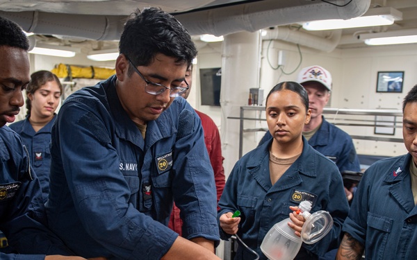 USS Higbee Sailors Conduct Stretcher Bearer Training