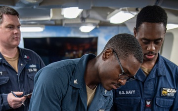 USS Higbee Sailors Conduct Stretcher Bearer Training