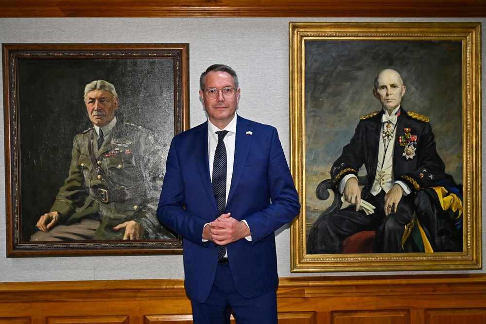 SecAF Meink meets German. Minister-President Schweitzer