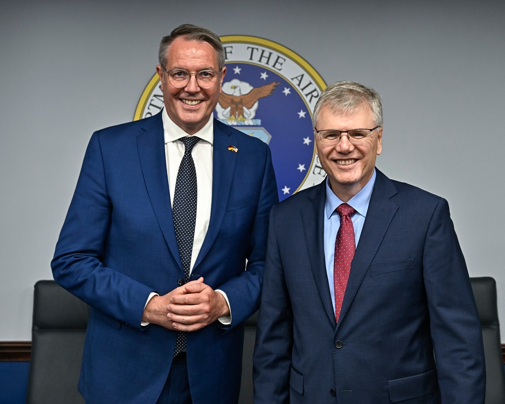 SecAF Meink meets German. Minister-President Schweitzer