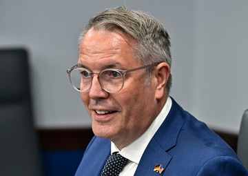 SecAF Meink meets German. Minister-President Schweitzer