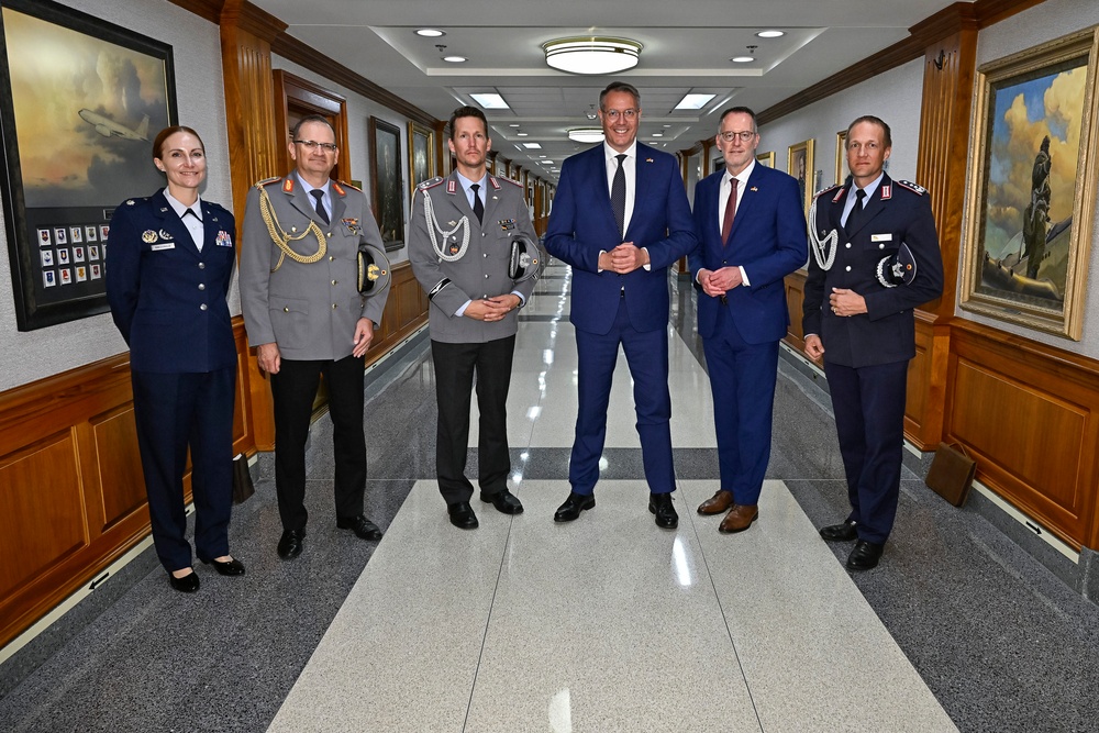 SecAF Meink meets German. Minister-President Schweitzer