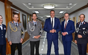 SecAF Meink meets German. Minister-President Schweitzer