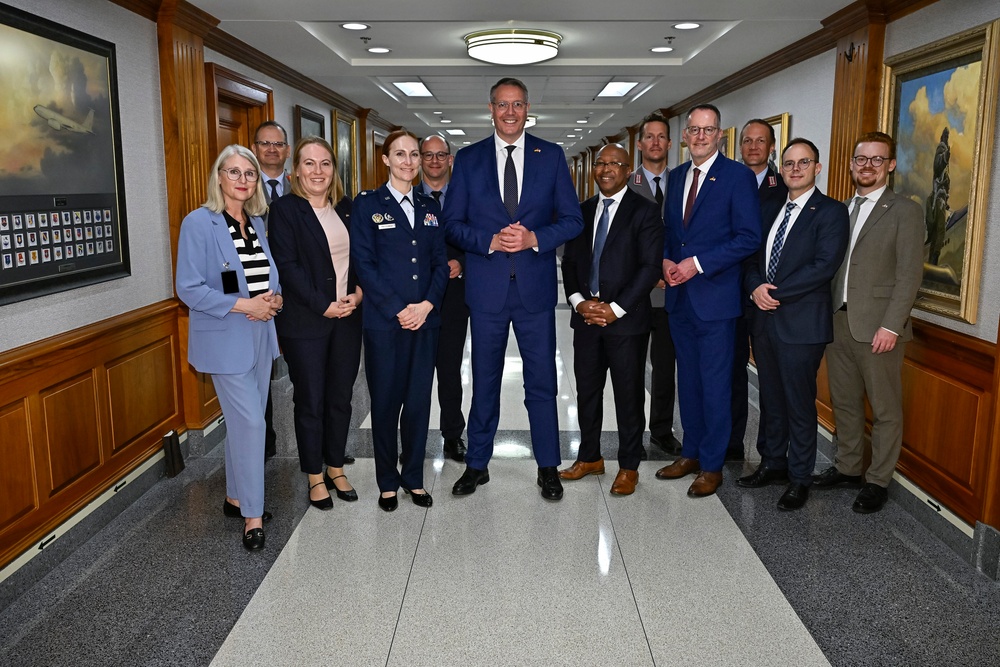 SecAF Meink meets German. Minister-President Schweitzer