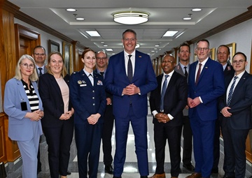 SecAF Meink meets German. Minister-President Schweitzer