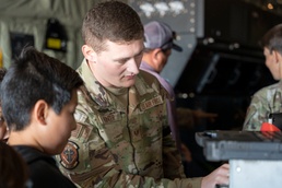Bovina Elementary School students tour Cannon