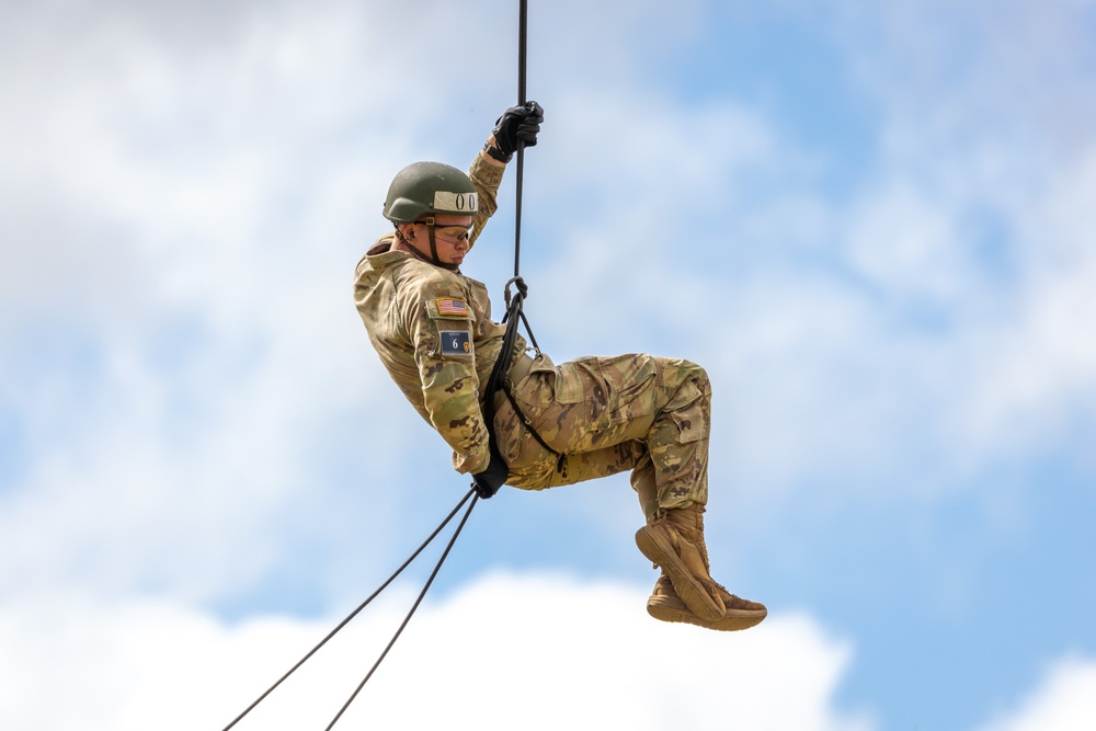 25th CAB Supports Lightning Academy Air Assault Qualification