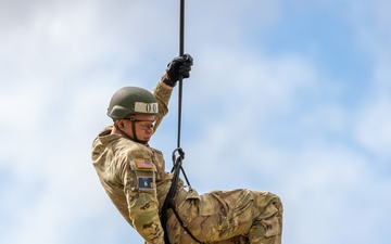 25th CAB Supports Lightning Academy Air Assault Qualification