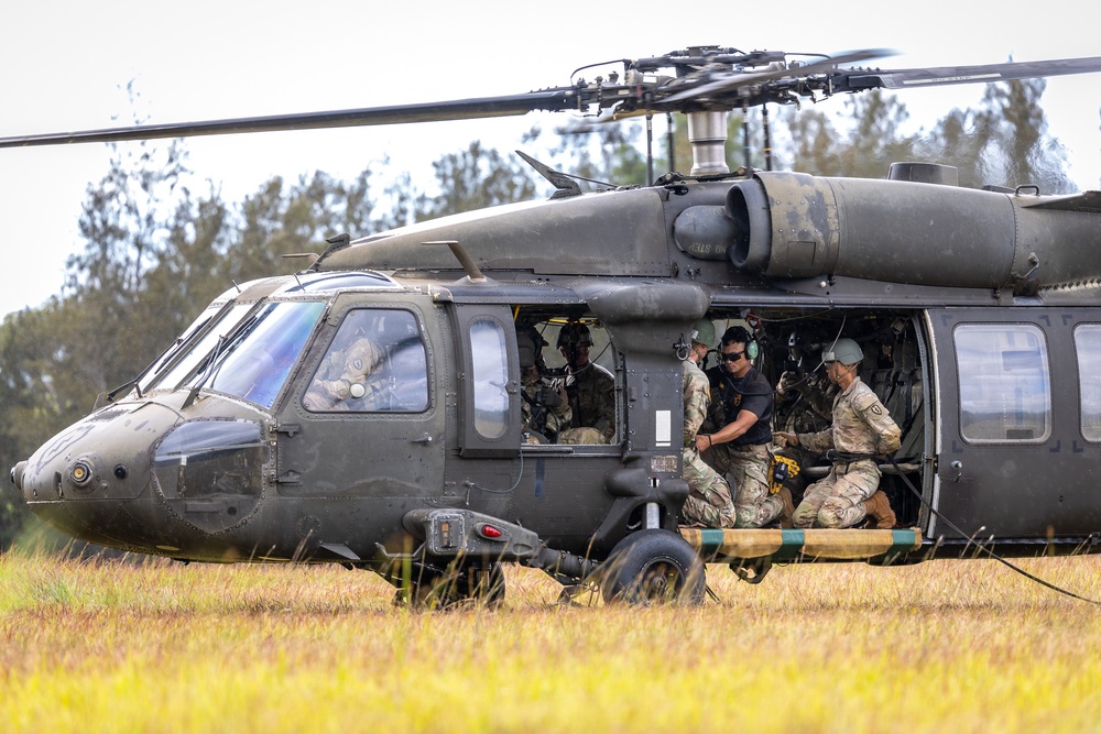25th CAB Supports Lightning Academy Air Assault Qualification