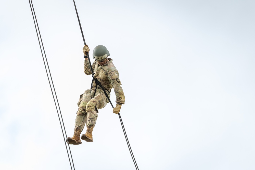 25th CAB Supports Lightning Academy Air Assault Qualification