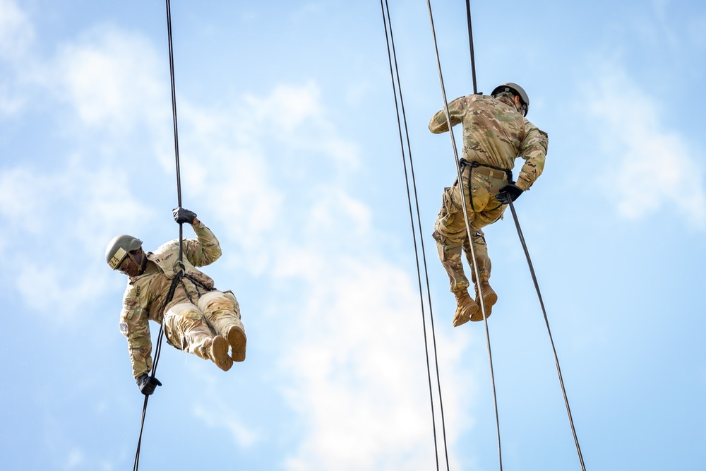 25th CAB Supports Lightning Academy Air Assault Qualification