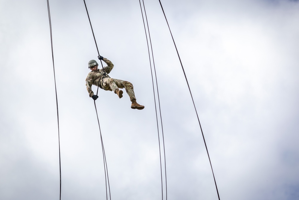 25th CAB Supports Lightning Academy Air Assault Qualification