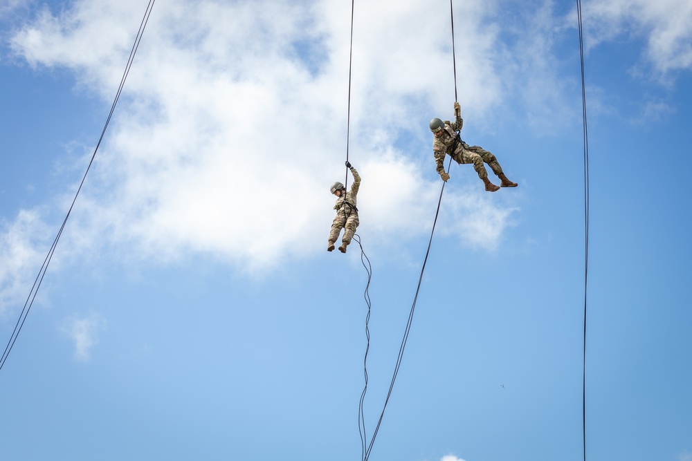 25th CAB Supports Lightning Academy Air Assault Qualification