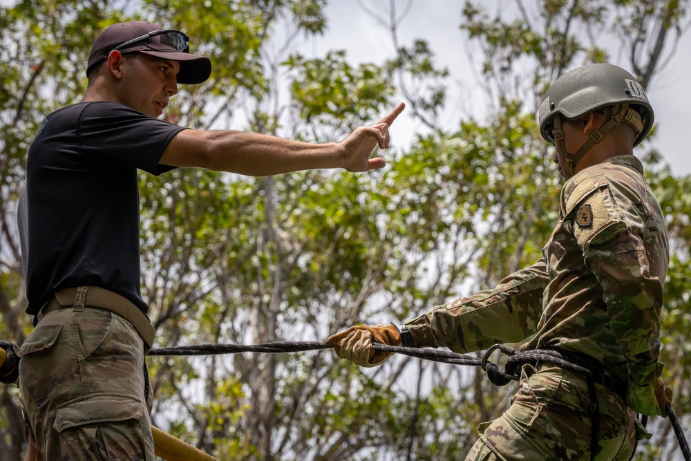 25th ID Lightning Academy Trains Students on Rappel and Slant Tower