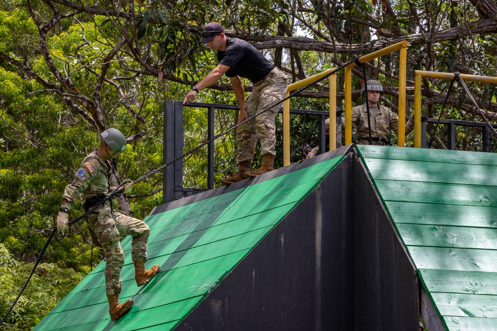 25th ID Lightning Academy Trains Students on Rappel and Slant Tower