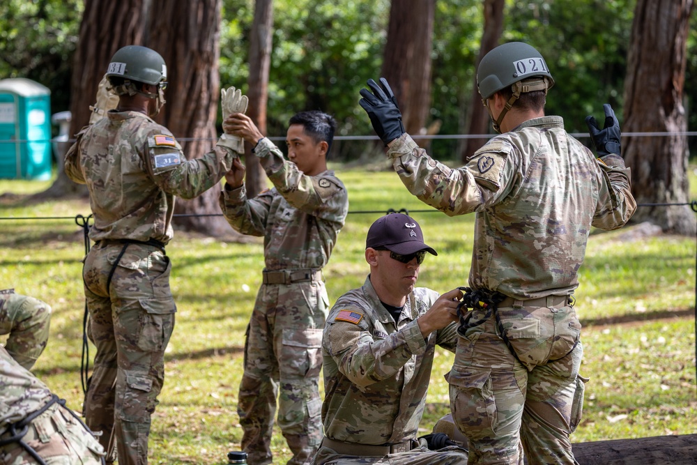 25th ID Lightning Academy Trains Students on Rappel and Slant Tower