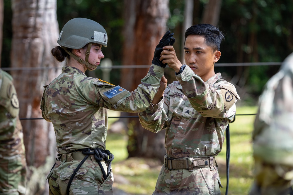 25th ID Lightning Academy Trains Students on Rappel and Slant Tower
