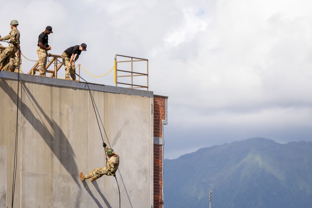 25th ID Lightning Academy Trains Students on Rappel and Slant Tower