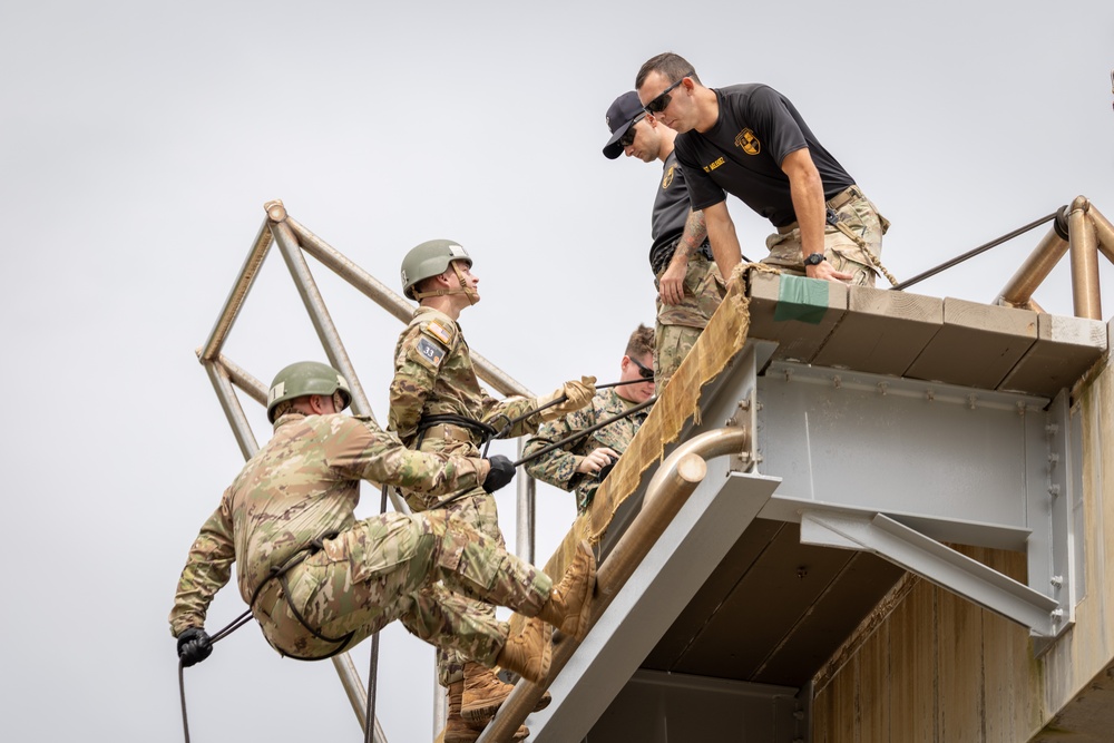 25th ID Lightning Academy Trains Students on Rappel Tower