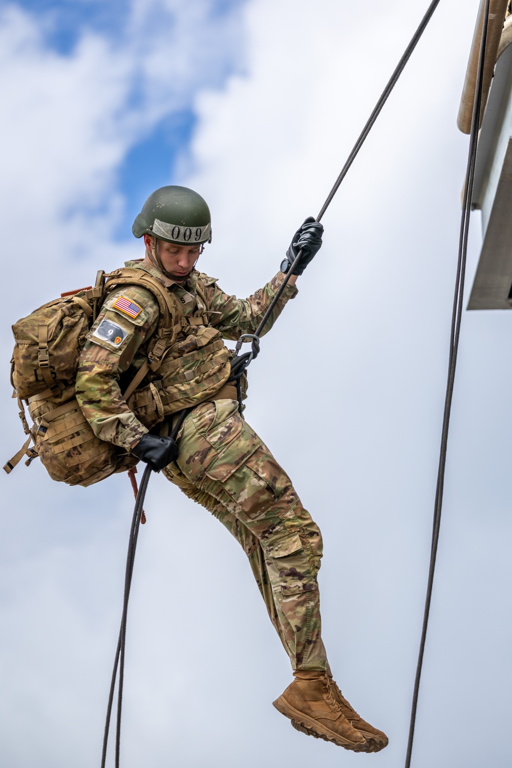 25th ID Lightning Academy Trains Students on Rappel Tower